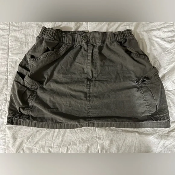 Harlow green cargo mini skirt - Picture 1 of 3